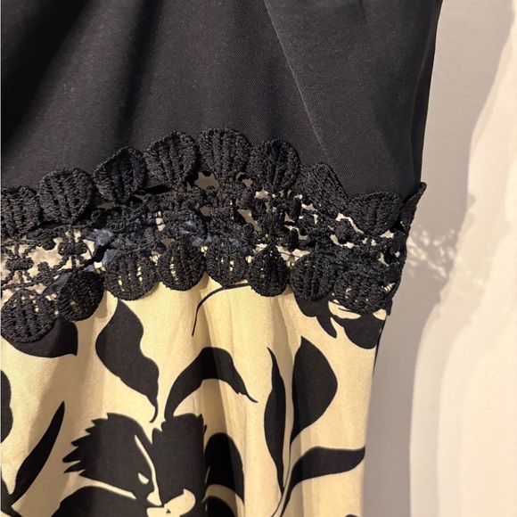 Black and Cream V-Neck Spaghetti Strap Midi Dress - Picture 11 of 15